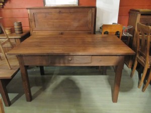 Talonpoikaispöytä valmiina liikkeessämme. Talonpoikaispöytä valmiina liikkeessämme.