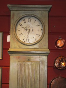 Valmiin lattiakellon yläosa.