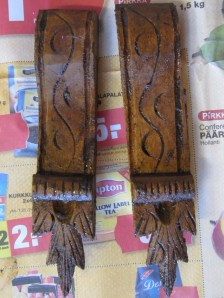 Levitin koristeisiin maalinpoistoainetta.