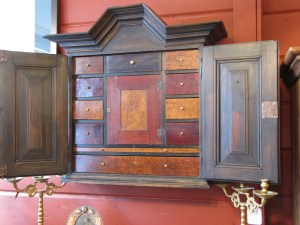 Talonpoikaiskaappi valmiina