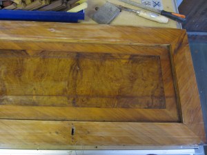 Laskulevyssä olleet halkeamat täytin vahakitillä.