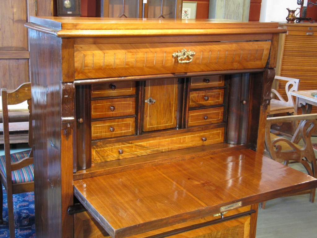 Kirjoituslipaston entistäminen.