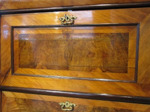 Laskulevyn ulkopinta viimeisteltynä.