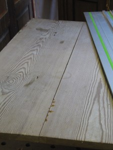 Toisen laskulevyn liimasauma on auennut.