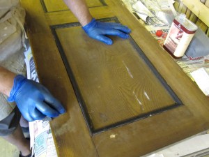 Koristemaalatut pinnat pestiin Borma Wachsin valmistamalla Huonekalujen Puhdistusaineella. Koristemaalatut pinnat pestiin Borma Wachsin valmistamalla Huonekalujen Puhdistusaineella.