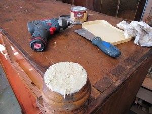 Täytin jalan Borma Wachsin valmistamalla K2 puumassalla. Täytin jalan Borma Wachsin valmistamalla K2 puumassalla.