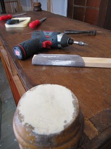 Täytetyn jalan pinta tasoitettiin hiomalla. Täytetyn jalan pinta tasoitettiin hiomalla.