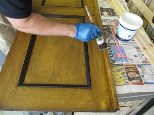 Puhdistuksen jälkeen maalatut pinnat käsiteltiin värittömällä sellakalla. Puhdistuksen jälkeen maalatut pinnat käsiteltiin värittömällä sellakalla.