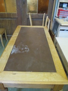 Pöydän kannen vauriot. Pöydän kannen vauriot.