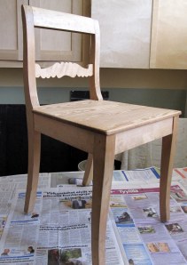 Talonpoikaistuoli ennen uutta pitakäsittelyä.