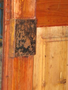 Sepän tekemä puolipintalukko. Sepän tekemä puolipintalukko