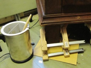 Irronnut osa liimaantumassa. Irronnut osa liimaantumassa.