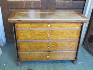 Karl Johan tyylinen poikamieslipasto projektin alussa. Karl Johan tyylinen poikamieslipasto projektin alussa.