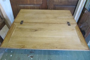 Lipaston kääntölevy avattuna. Lipaston kääntölevy avattuna.