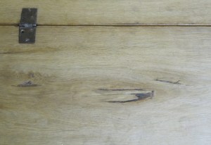 Kääntölevyn sisäpuolen vaurio. Kääntölevyn sisäpuolen vaurio.