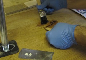 Nahkaliman levittämien palkeenkielen alle. Nahkaliiman levittämien palkeenkielen alle