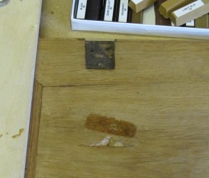 Väärän värinen vahakitti. Väärän värinen vahakitti.