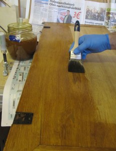 Kääntölevyn sellakkaaminen. Kääntölevyn sellakkaaminen.