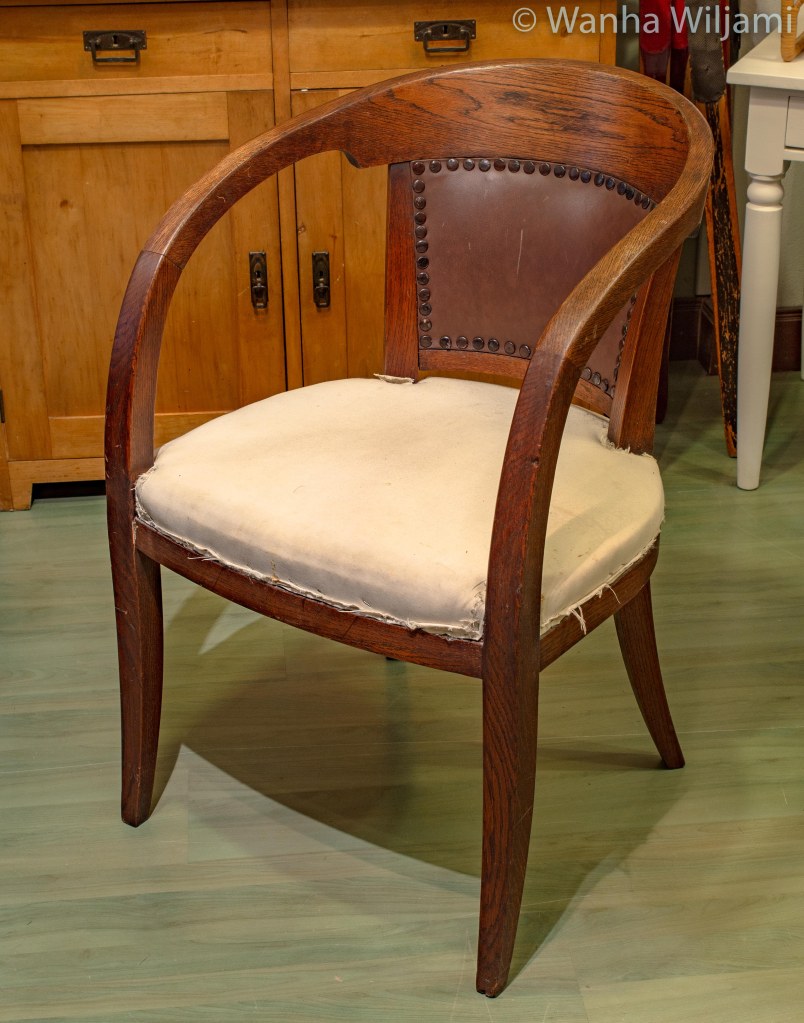 Tammisen Art Deco tuolin entisöintiä.