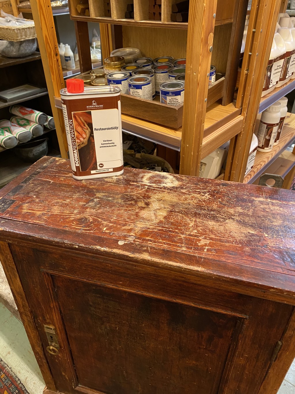 Näin huolsin renginkaapin pinnan ja poistin&nbsp;vesijäljet